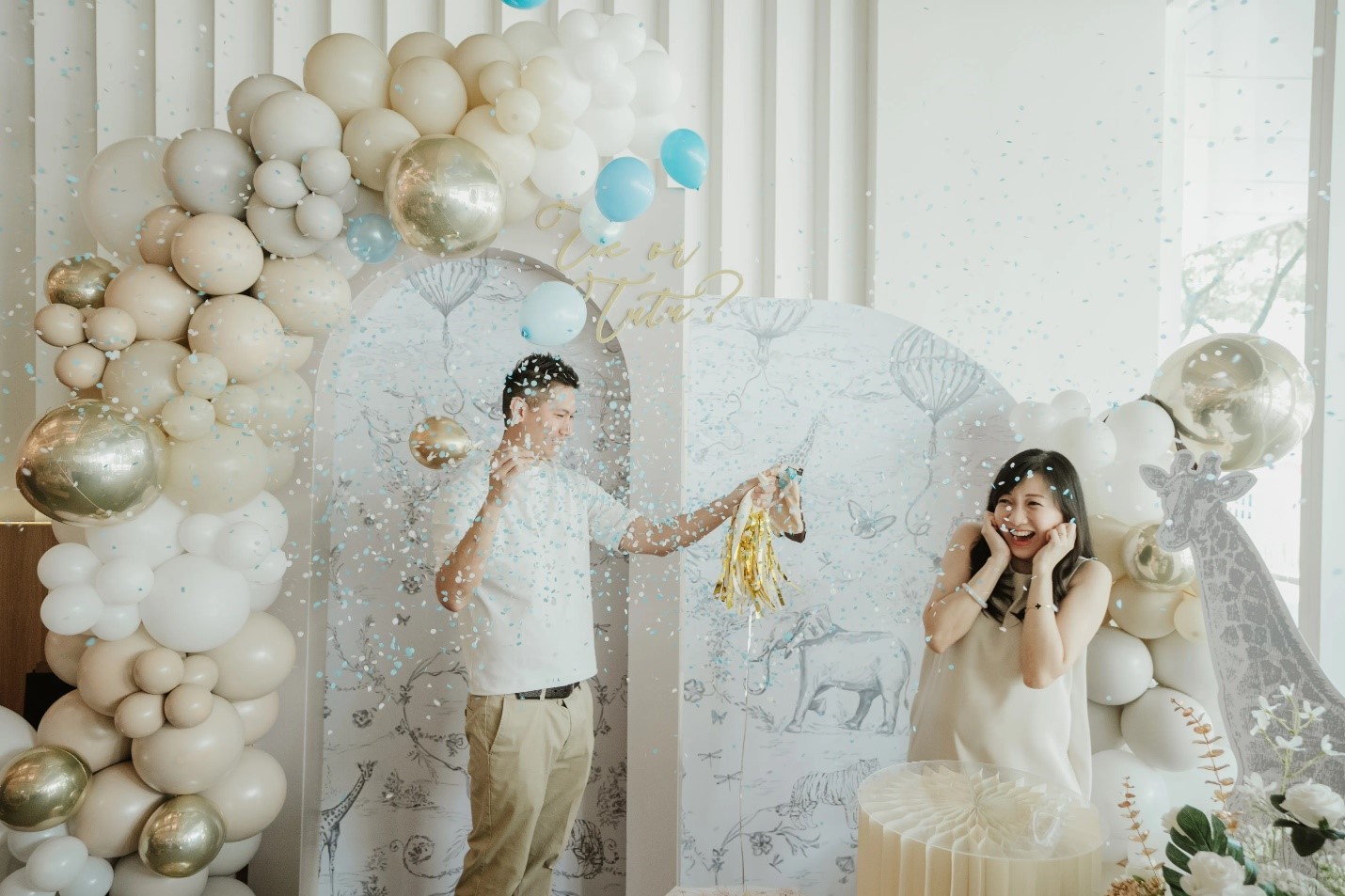 Gender reveal confetti canons